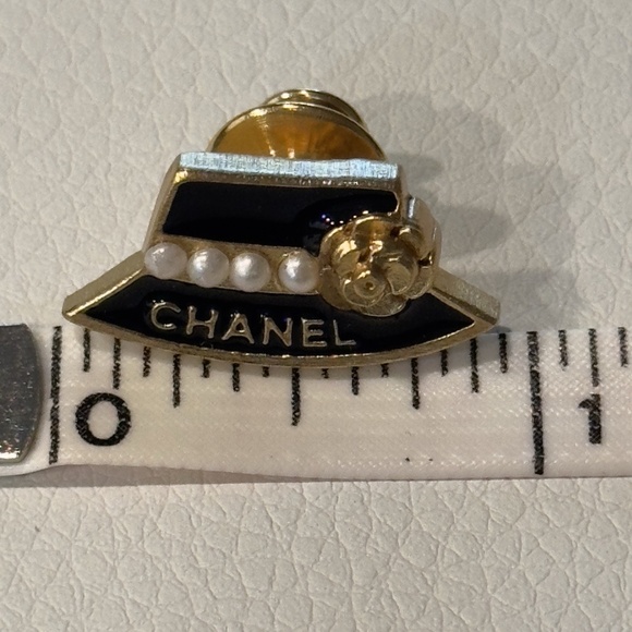 Vintage CHANEL 02A Hat Pearl Black Enamel & Gold Pin Brooch - Picture 8 of 10